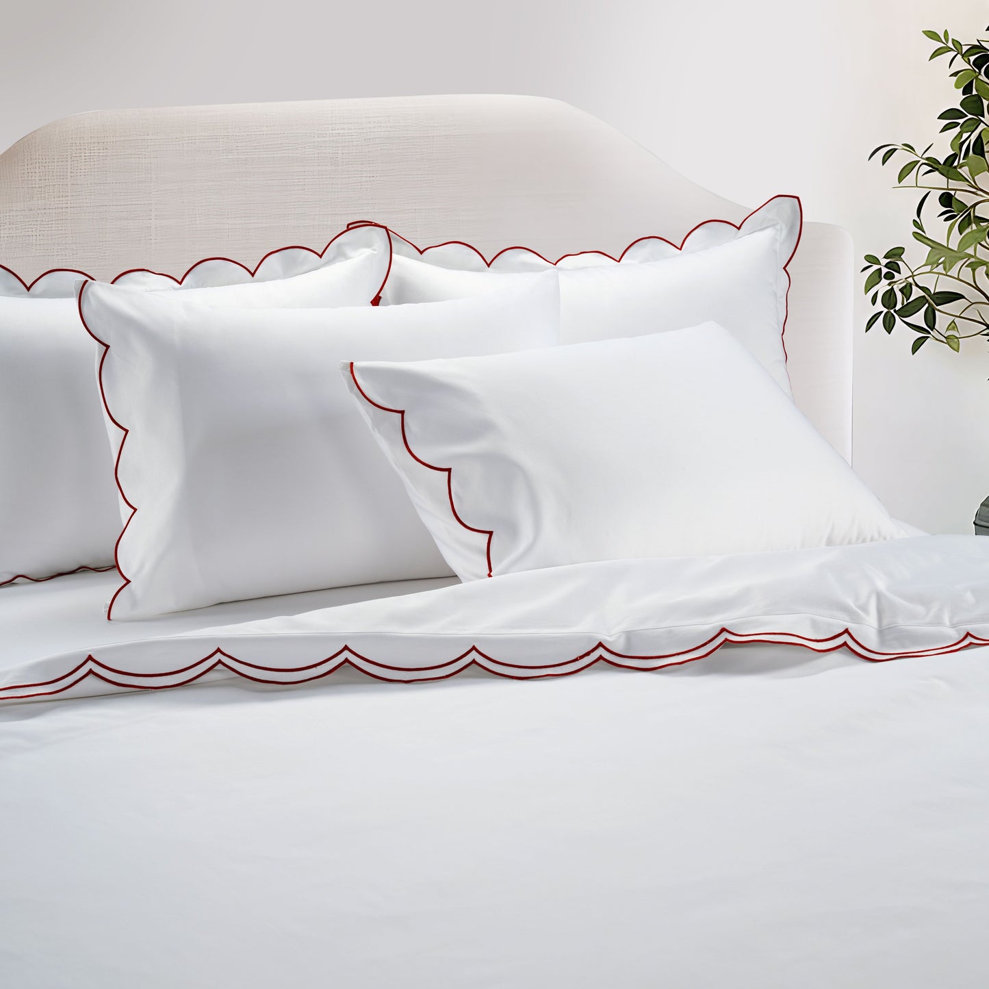 800 Thread Count Egyptian Cotton Sophie Bedding Set - Brilliant White and Dark Burgundy